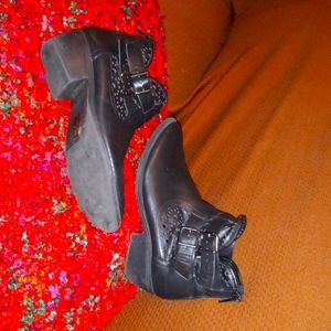 Soda brand . black women's 8.5 . booties.
